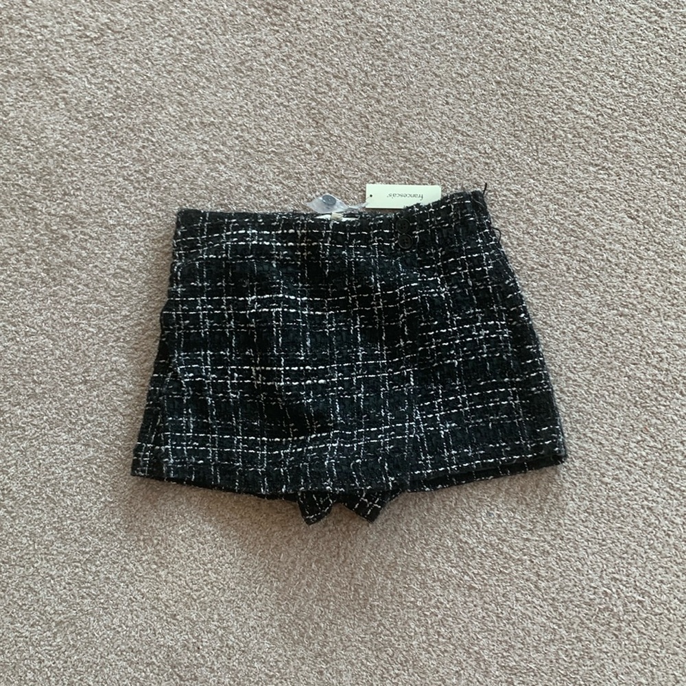 NWT Francesca’s skirt/shorts.
